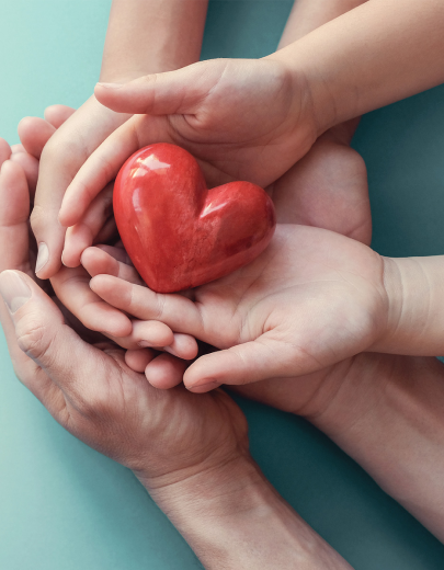 Equipe da DR Construtra fazendo boa ação para a comunidade local distribuindo comida.